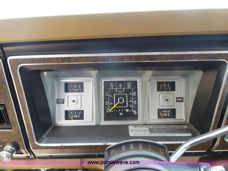 image for item L7354 1980 Ford Chateau Command vehicle