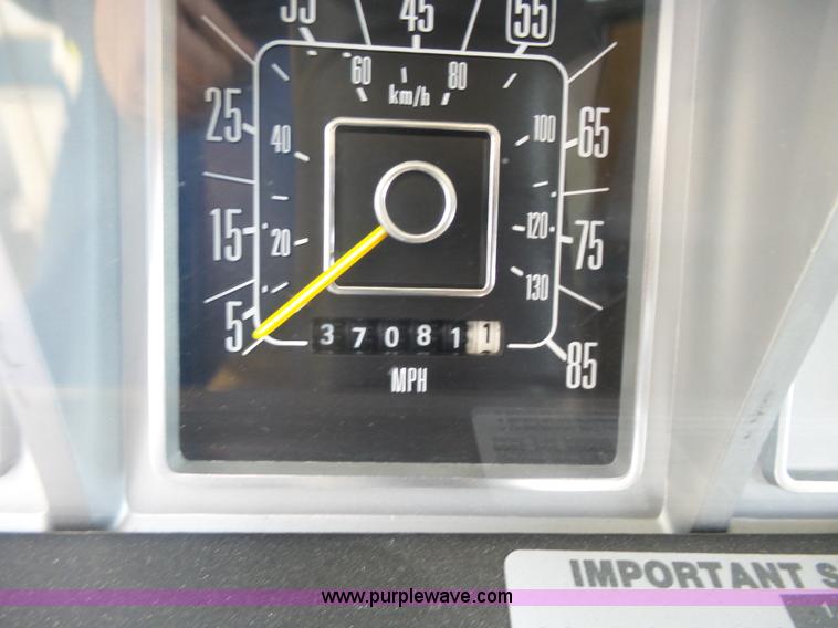 image for item L7354 1980 Ford Chateau Command vehicle