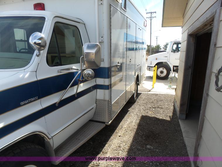 image for item L7354 1980 Ford Chateau Command vehicle