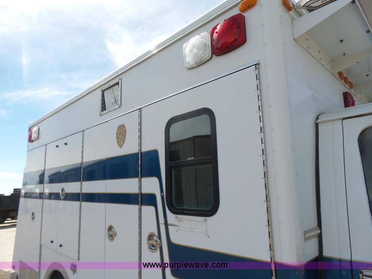 image for item L7354 1980 Ford Chateau Command vehicle