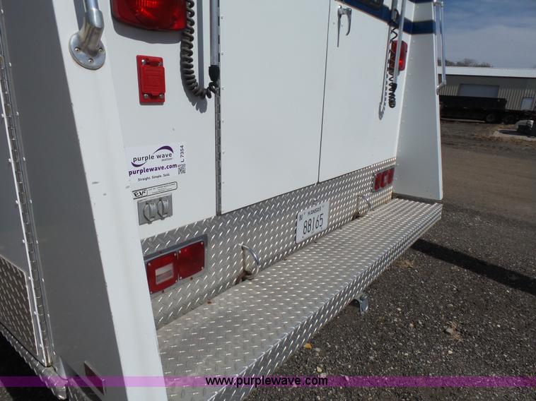 image for item L7354 1980 Ford Chateau Command vehicle