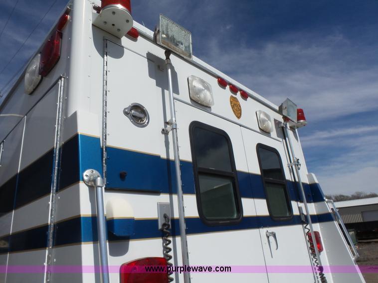 image for item L7354 1980 Ford Chateau Command vehicle