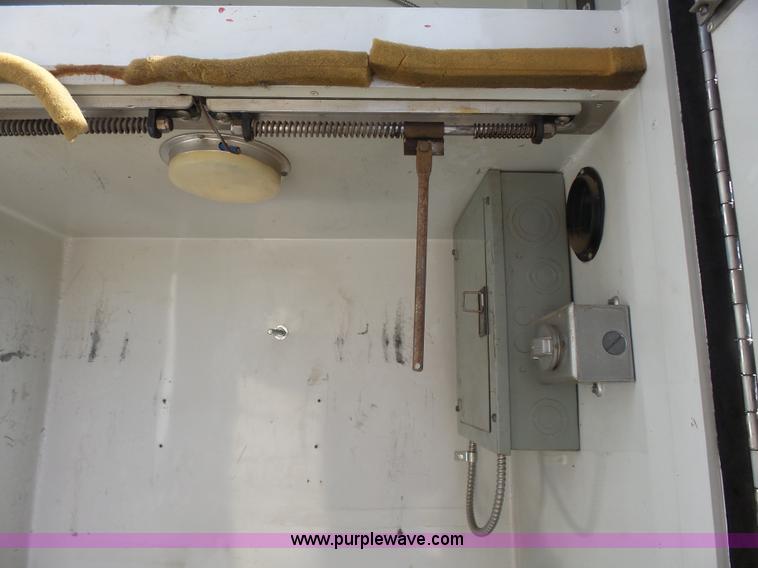 image for item L7354 1980 Ford Chateau Command vehicle