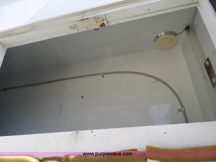 image for item L7354 1980 Ford Chateau Command vehicle