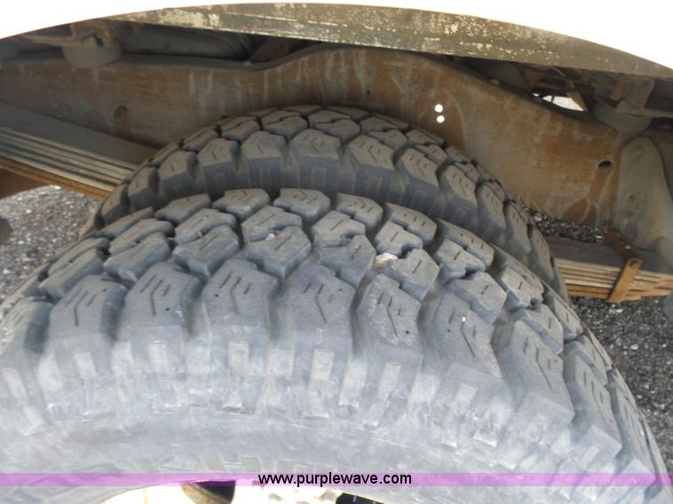 image for item L7354 1980 Ford Chateau Command vehicle