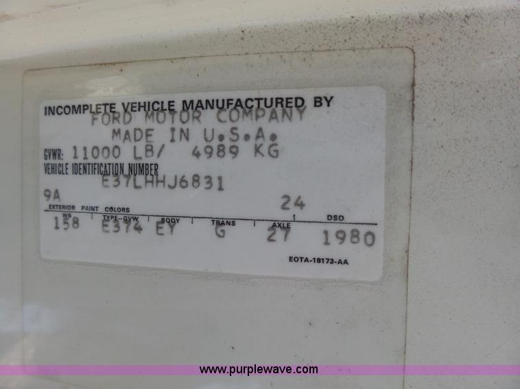 image for item L7354 1980 Ford Chateau Command vehicle