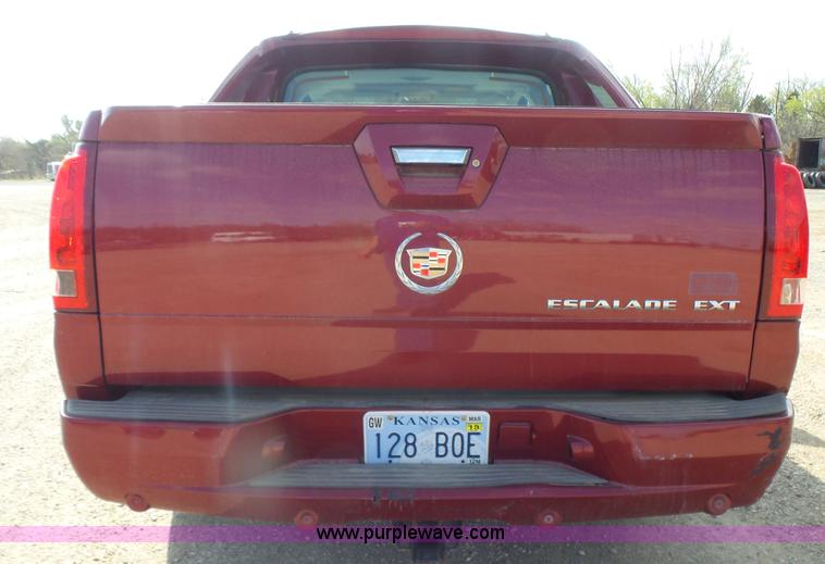 image for item L7365 2005 Cadillac Escalade EXT SUV