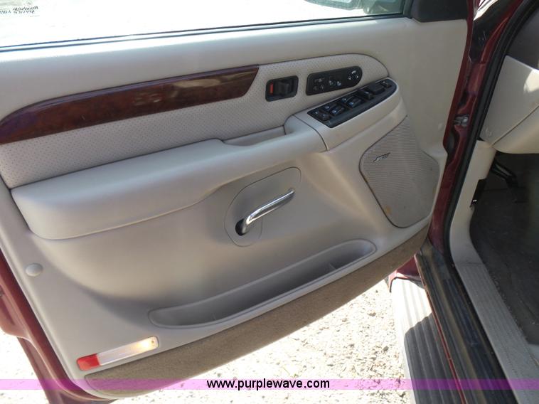 image for item L7365 2005 Cadillac Escalade EXT SUV