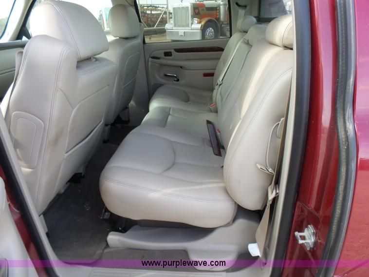 image for item L7365 2005 Cadillac Escalade EXT SUV