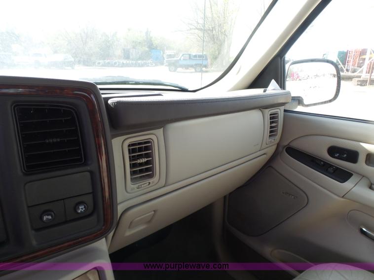 image for item L7365 2005 Cadillac Escalade EXT SUV