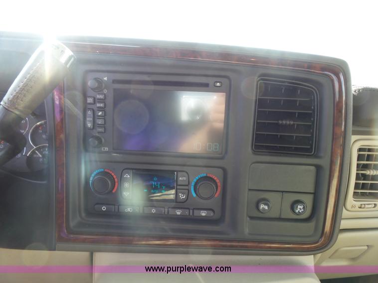 image for item L7365 2005 Cadillac Escalade EXT SUV