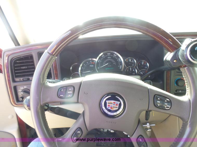 image for item L7365 2005 Cadillac Escalade EXT SUV