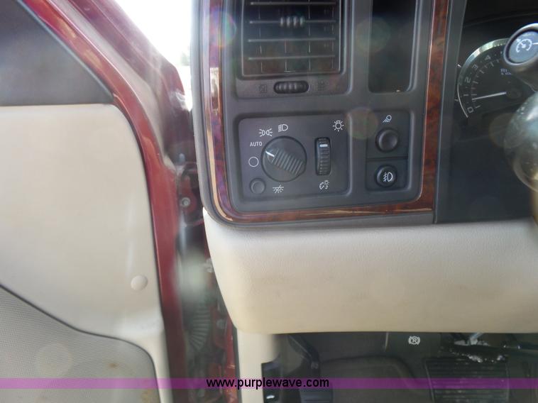 image for item L7365 2005 Cadillac Escalade EXT SUV