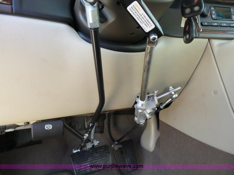 image for item L7365 2005 Cadillac Escalade EXT SUV