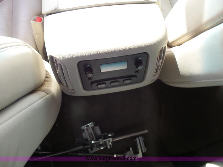 image for item L7365 2005 Cadillac Escalade EXT SUV