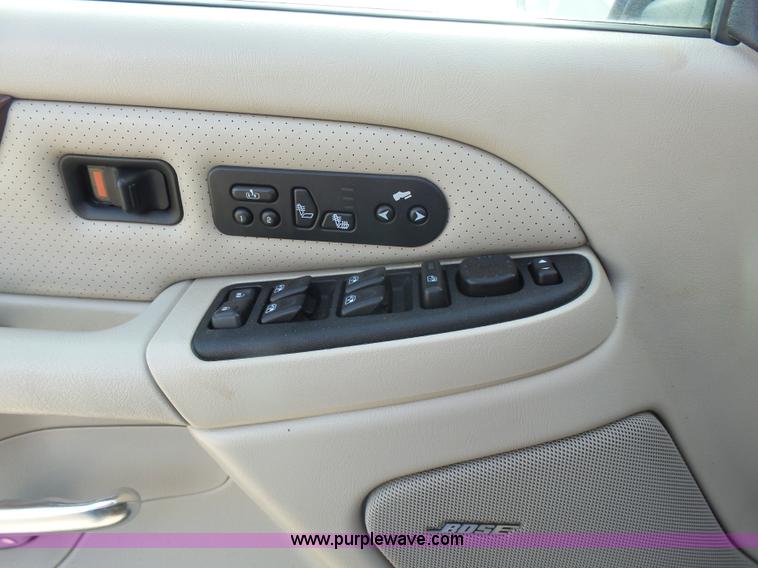 image for item L7365 2005 Cadillac Escalade EXT SUV