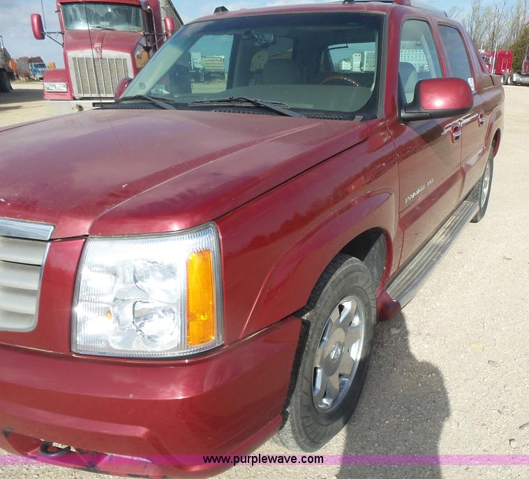 image for item L7365 2005 Cadillac Escalade EXT SUV