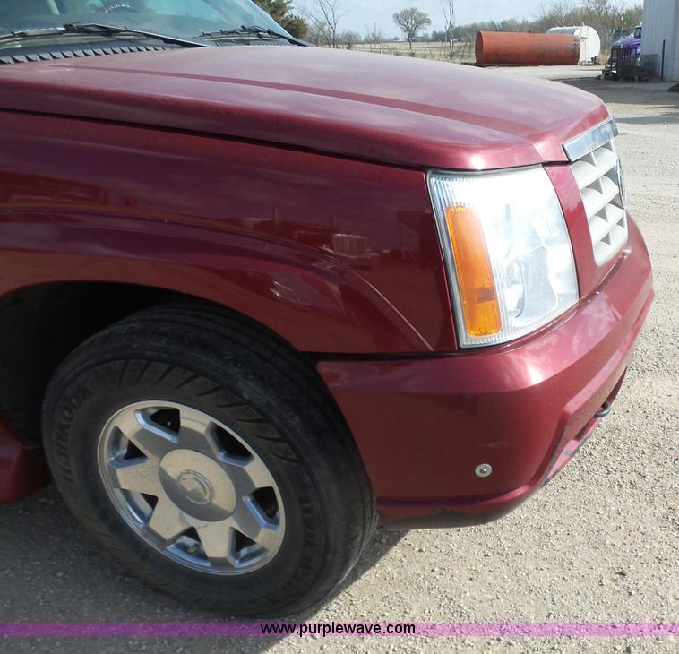 image for item L7365 2005 Cadillac Escalade EXT SUV