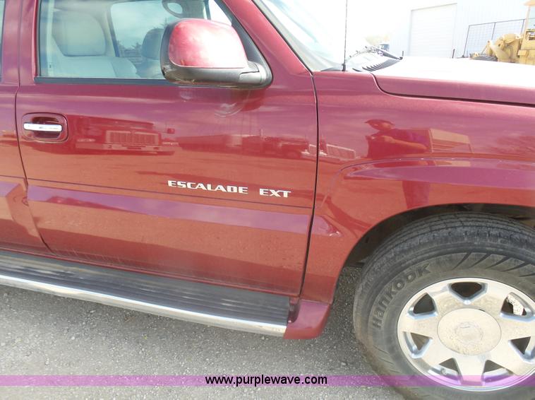 image for item L7365 2005 Cadillac Escalade EXT SUV
