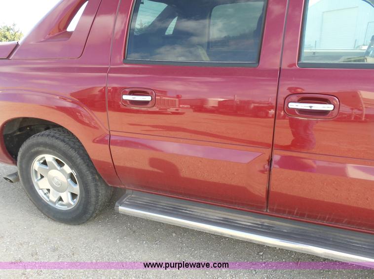 image for item L7365 2005 Cadillac Escalade EXT SUV