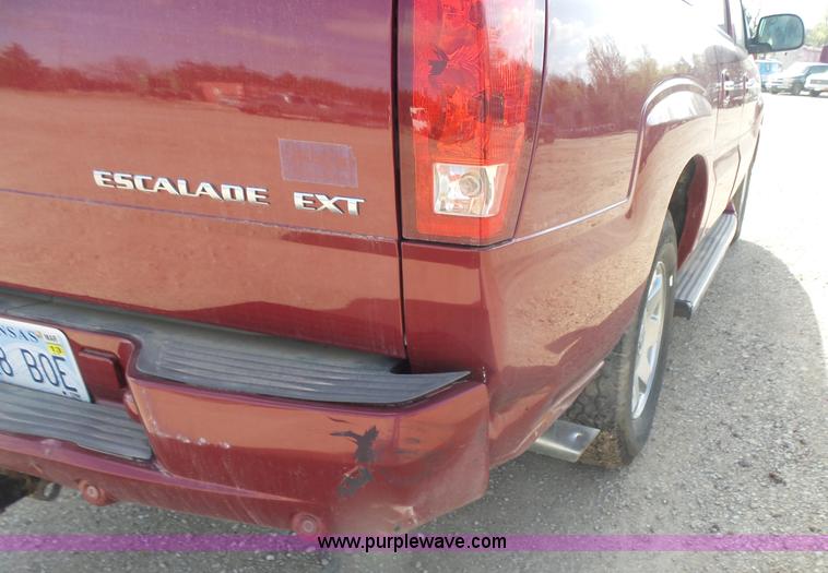 image for item L7365 2005 Cadillac Escalade EXT SUV