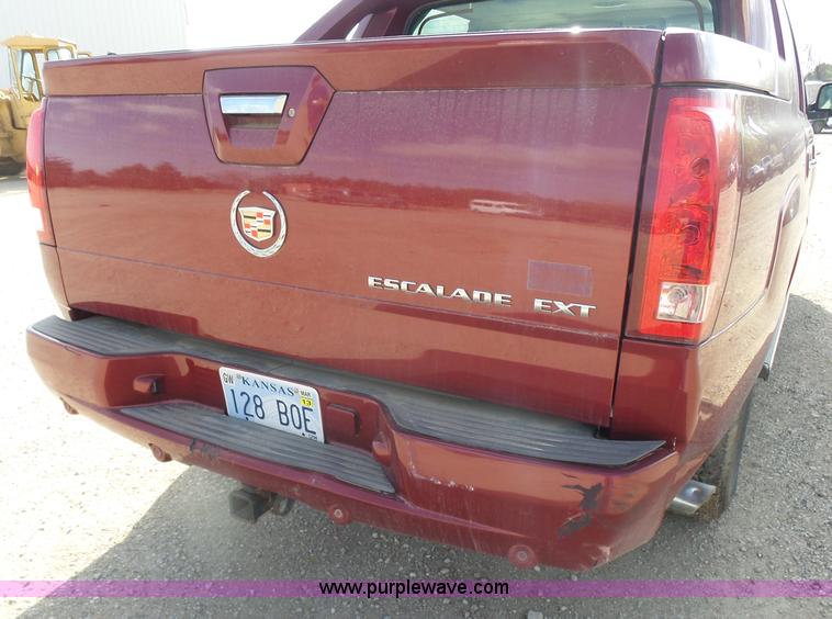 image for item L7365 2005 Cadillac Escalade EXT SUV