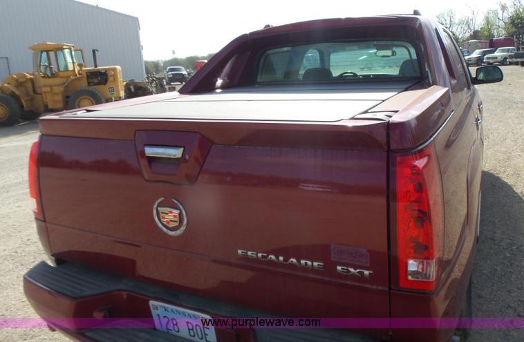 image for item L7365 2005 Cadillac Escalade EXT SUV