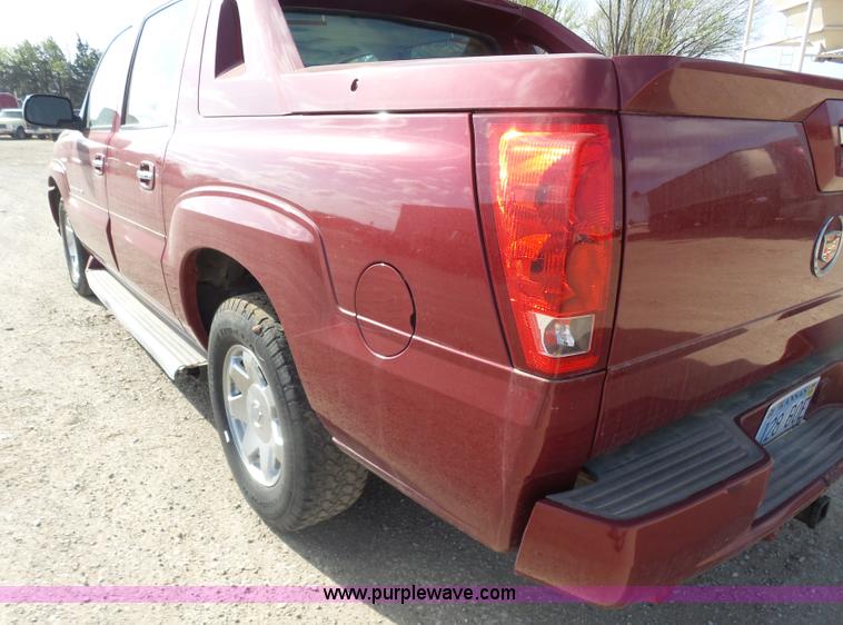 image for item L7365 2005 Cadillac Escalade EXT SUV