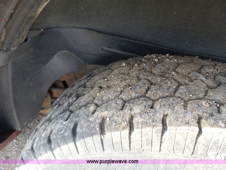 image for item L7365 2005 Cadillac Escalade EXT SUV