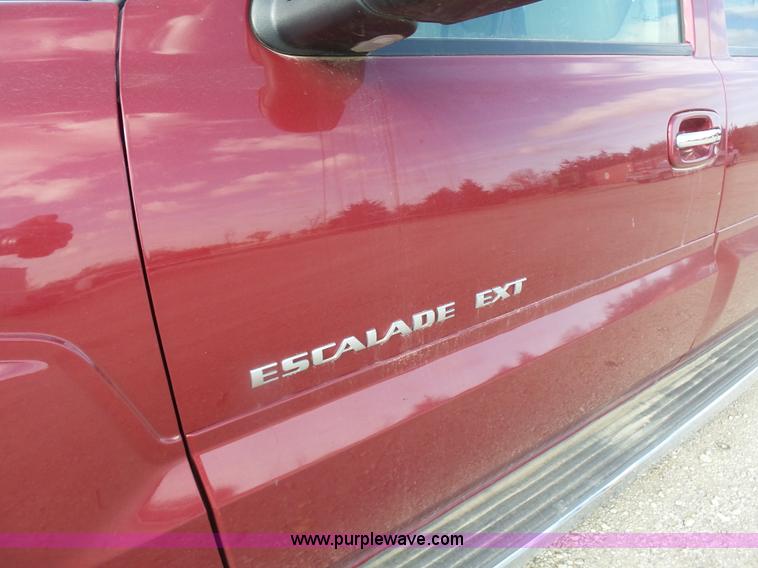 image for item L7365 2005 Cadillac Escalade EXT SUV