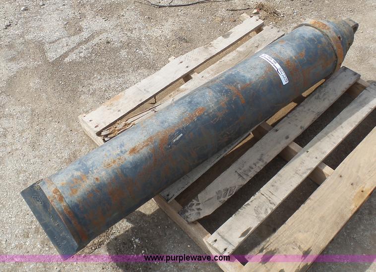 Hydraulic dump bed cylinder in Greenwood, MO Item BH9351 sold
