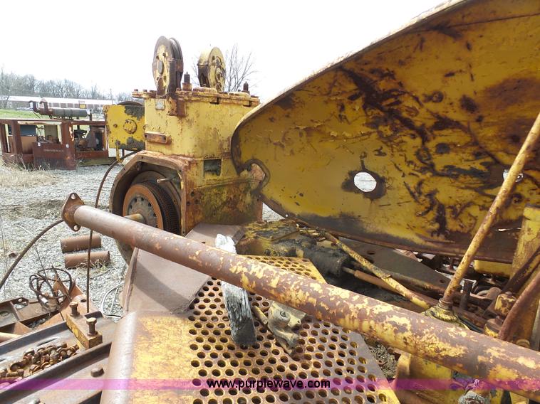 image for item G3722 Caterpillar D7 dozer