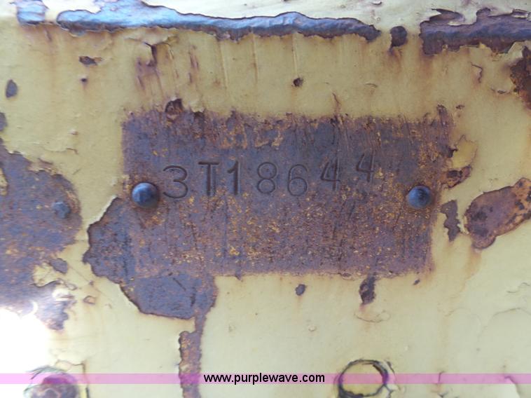 image for item G3722 Caterpillar D7 dozer