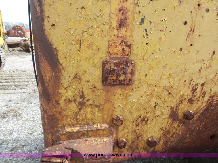 image for item G3722 Caterpillar D7 dozer