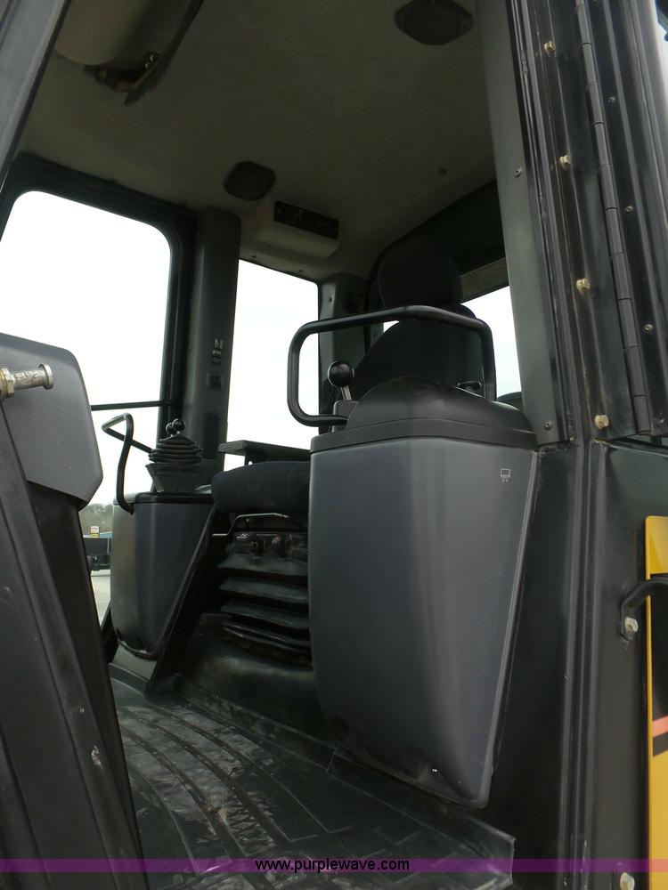 image for item L3040 2005 Caterpillar 953C crawler loader