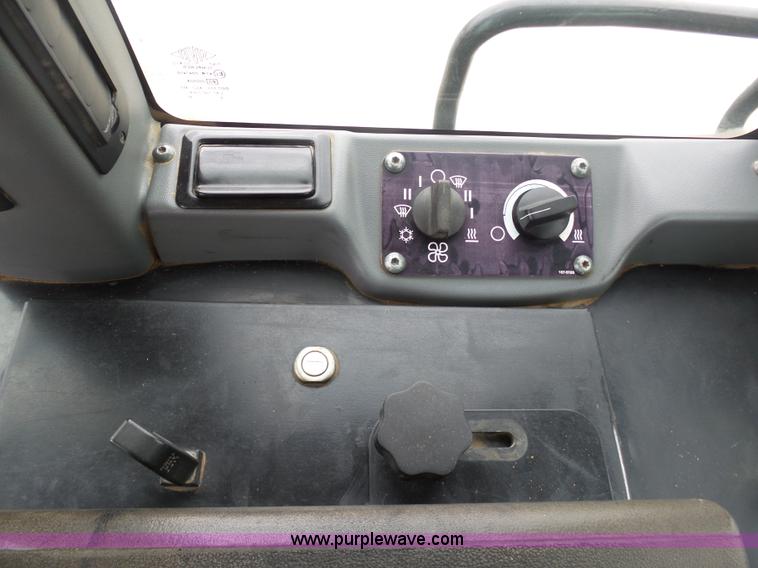 image for item L3040 2005 Caterpillar 953C crawler loader