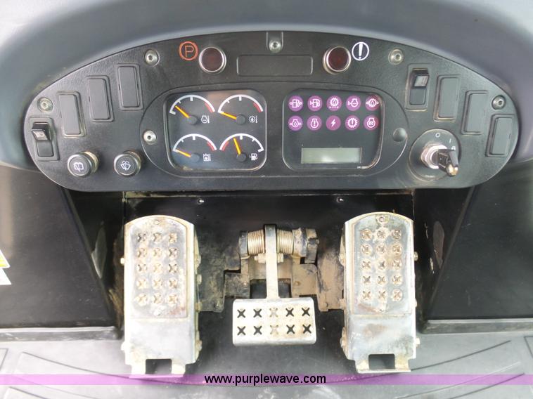 image for item L3040 2005 Caterpillar 953C crawler loader