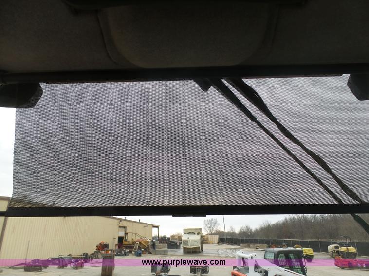 image for item L3040 2005 Caterpillar 953C crawler loader