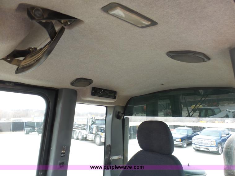 image for item L3040 2005 Caterpillar 953C crawler loader