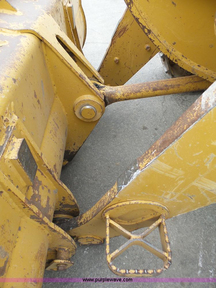 image for item L3040 2005 Caterpillar 953C crawler loader