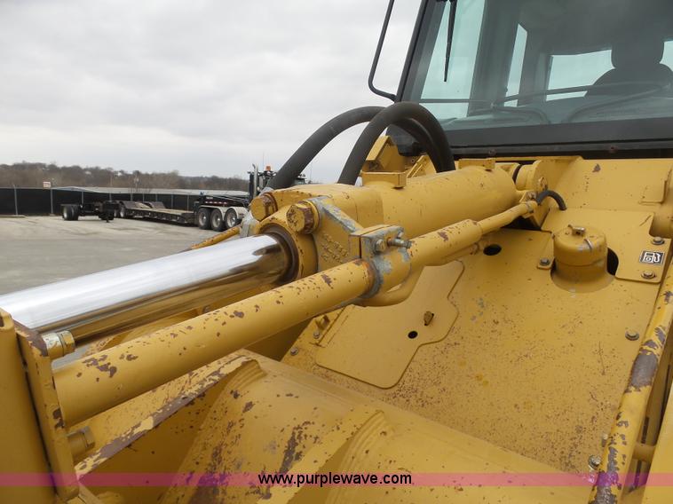 image for item L3040 2005 Caterpillar 953C crawler loader