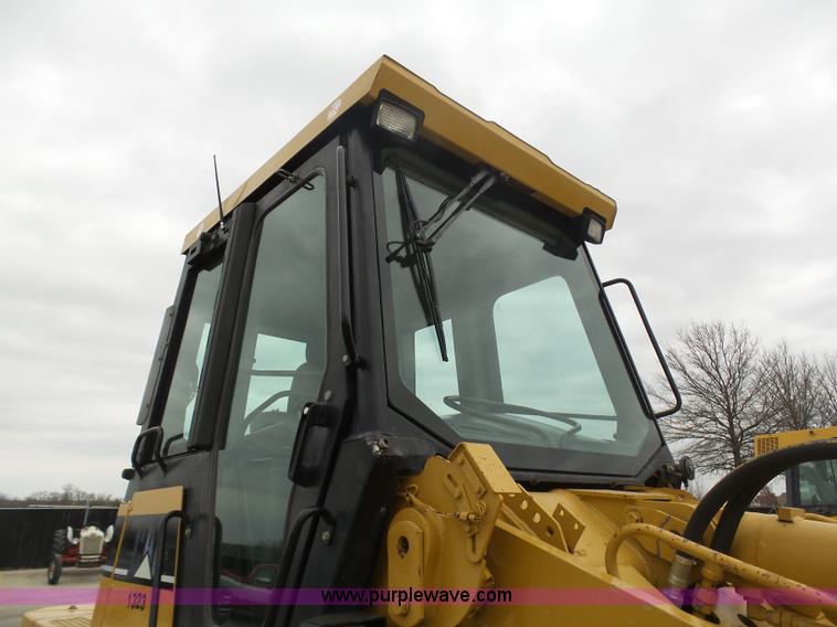 image for item L3040 2005 Caterpillar 953C crawler loader