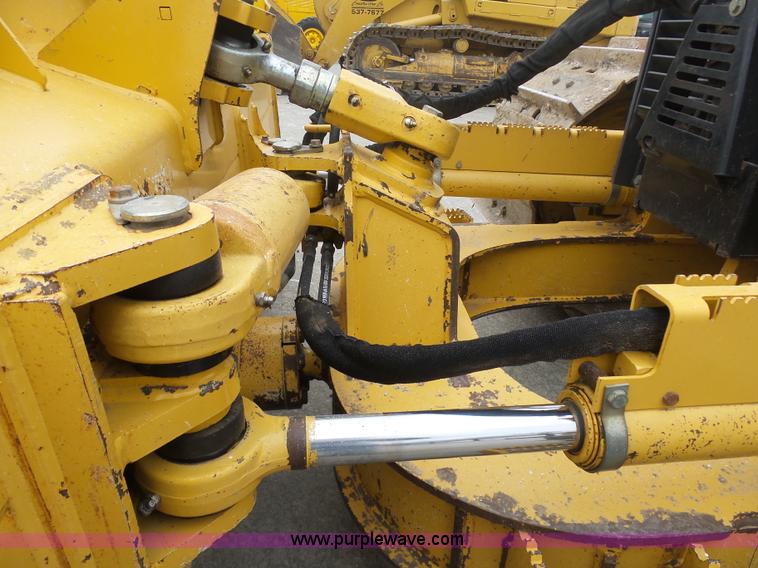 image for item L3041 2006 John Deere 650J LGP dozer