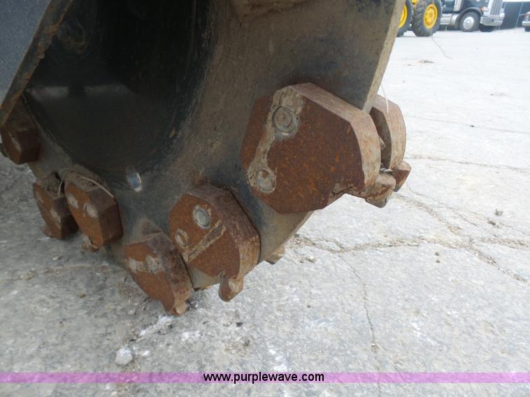 image for item L3043 Bobcat SG60 stump grinder