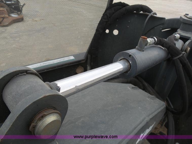 image for item L3043 Bobcat SG60 stump grinder