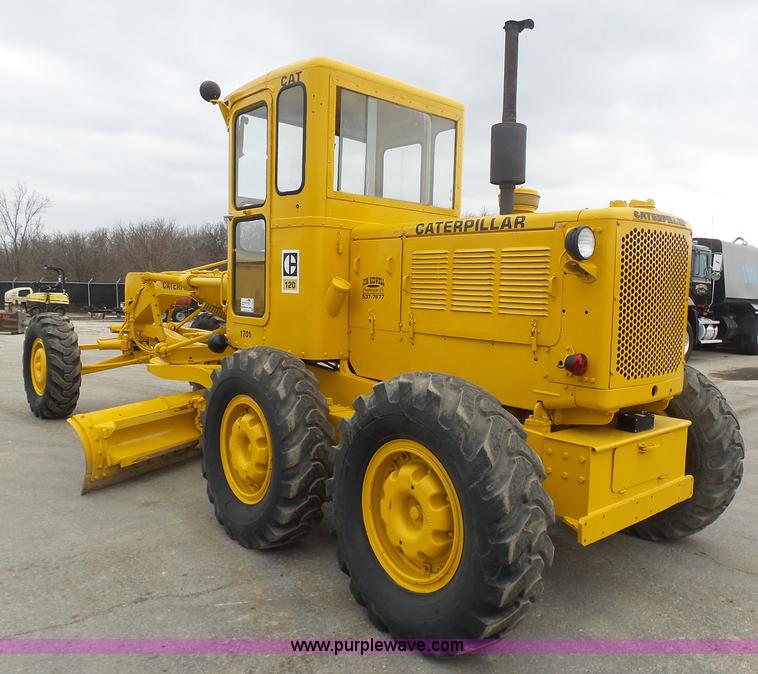 image for item L3044 1967 Caterpillar 120E motor grader