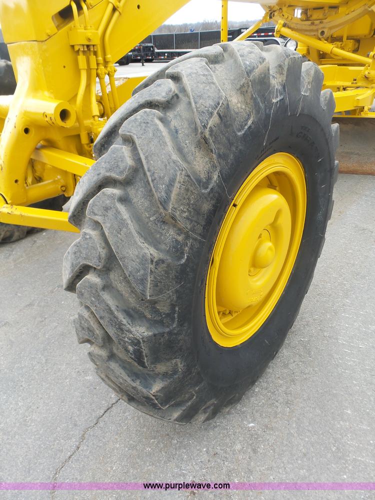 image for item L3044 1967 Caterpillar 120E motor grader