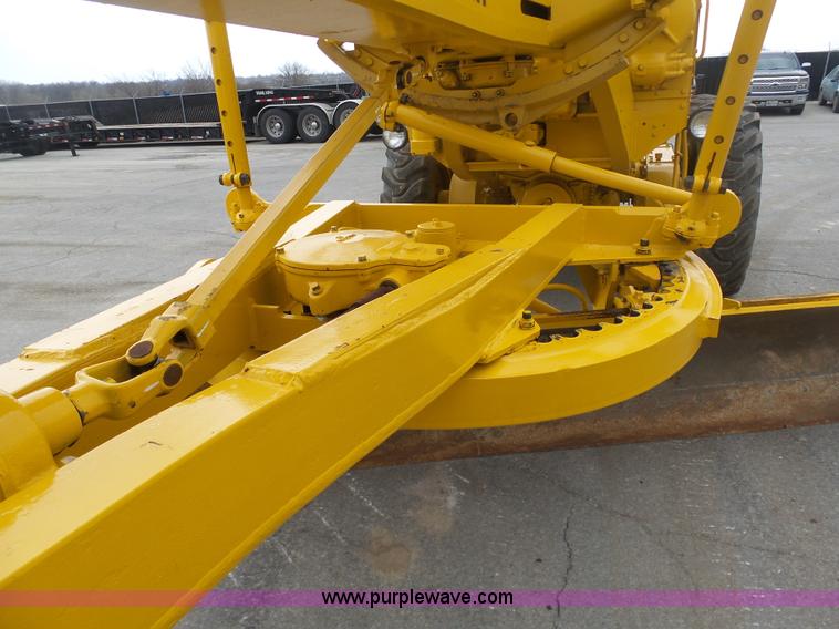 image for item L3044 1967 Caterpillar 120E motor grader