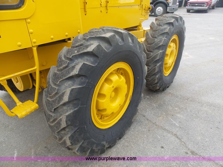 image for item L3044 1967 Caterpillar 120E motor grader