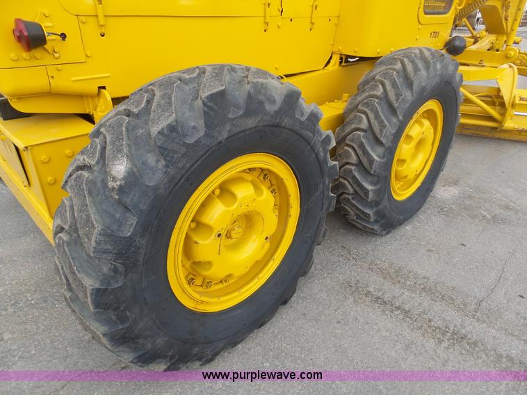 image for item L3044 1967 Caterpillar 120E motor grader